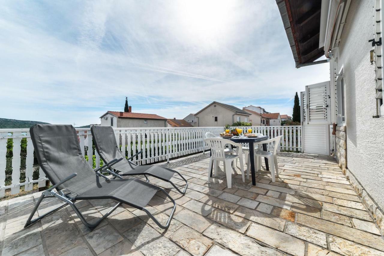 Apartments The Heart Of Croatia Pirovac Bagian luar foto