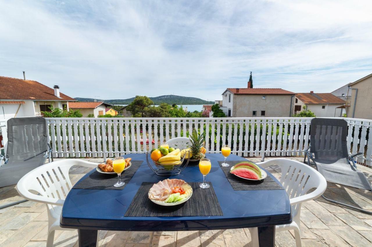 Apartments The Heart Of Croatia Pirovac Bagian luar foto