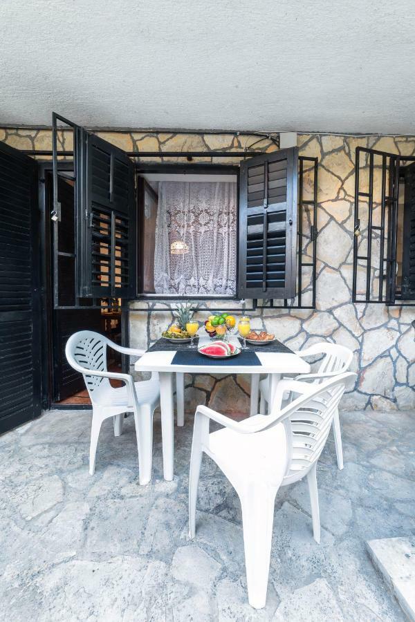 Apartments The Heart Of Croatia Pirovac Bagian luar foto