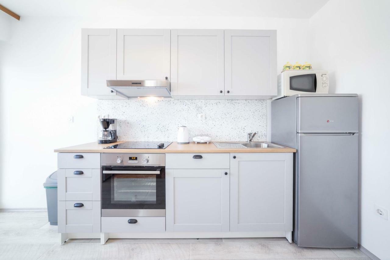 Apartments The Heart Of Croatia Pirovac Bagian luar foto