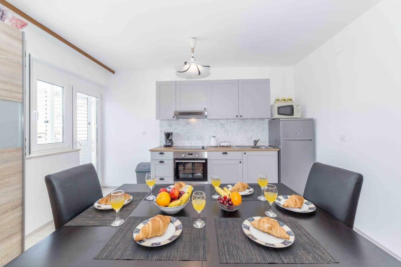 Apartments The Heart Of Croatia Pirovac Bagian luar foto